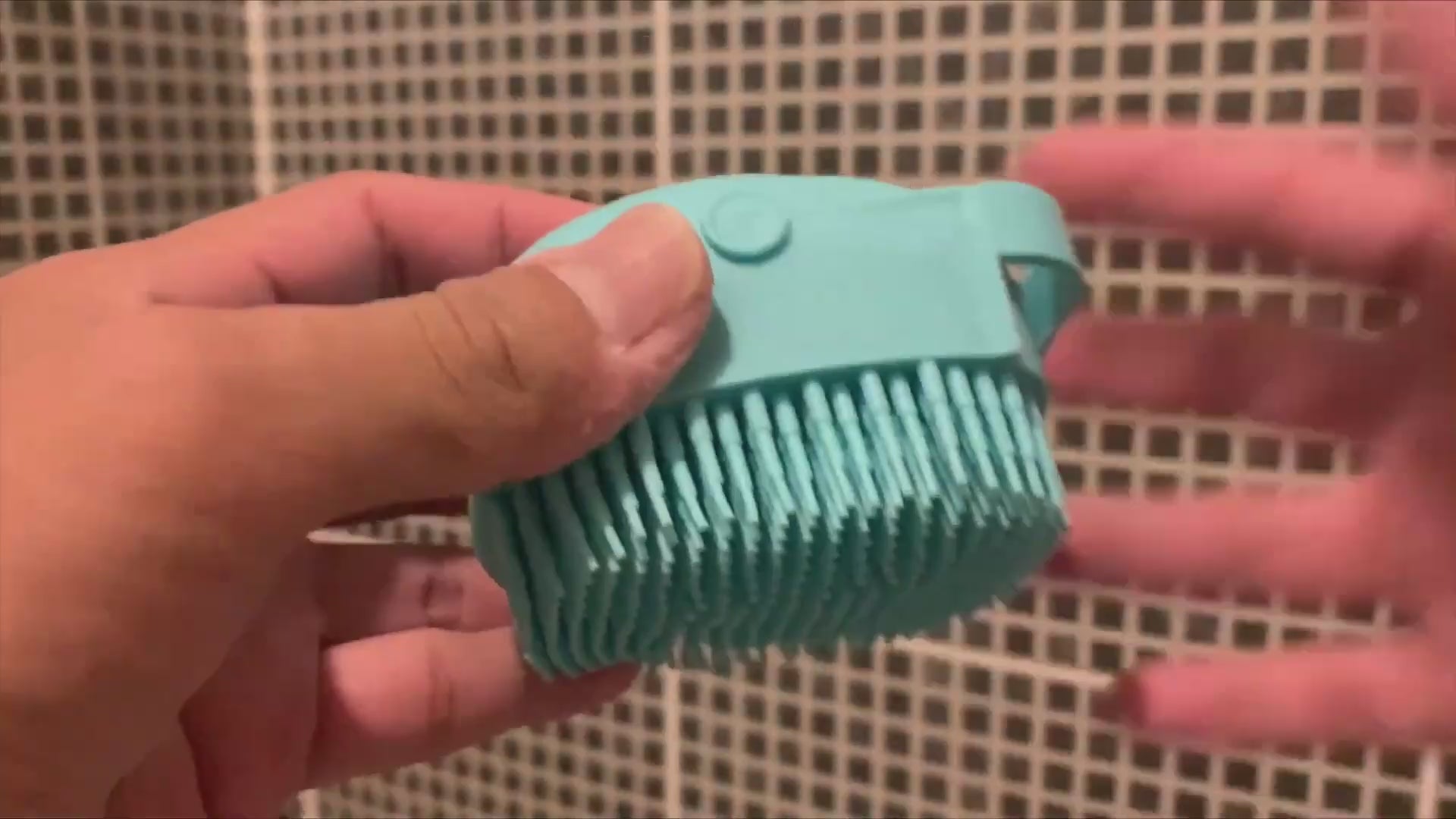 Hundesjampobørste med såpedispenser